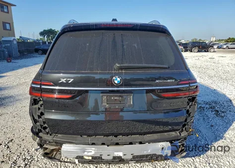 2025 BMW X7 xDrive40I z USA, uszkodzony, nr VIN 5UX23EM08S9Y94026